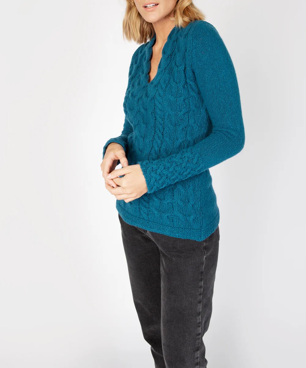 Horseshoe V Neck Cable | Wollen Kabeltrui - Colorie the Hague